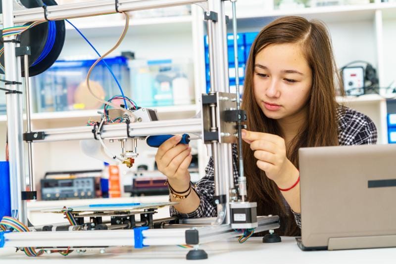 Digitalisierung in Schule und Ausbildung: wie sich der Nachwuchs auf die Industrie 4.0 vorbereitet