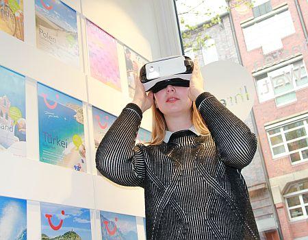 Virtual Reality Brille (VR-Brille) im Reisebüro
